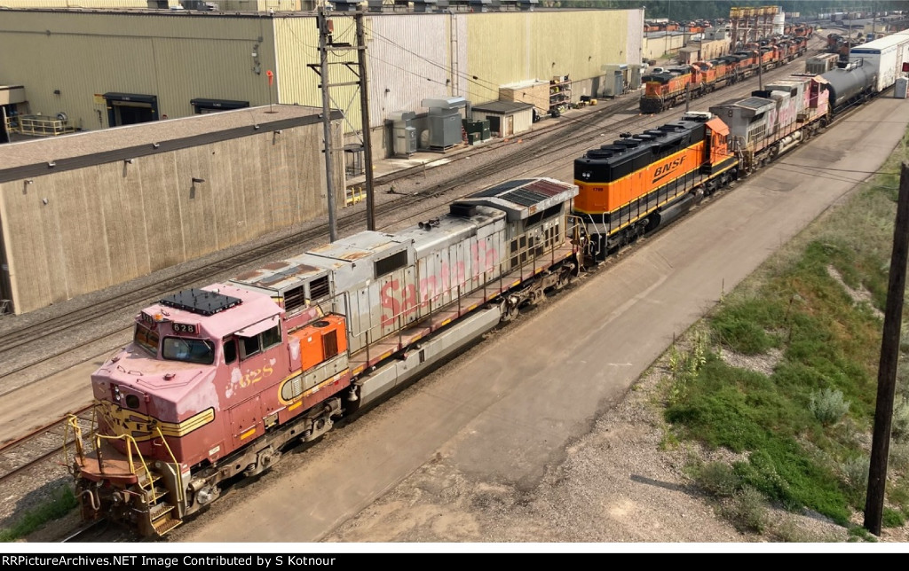 Santa Fe Dash 9s BNSF Northtown hump duty today - Mpls MN 2023